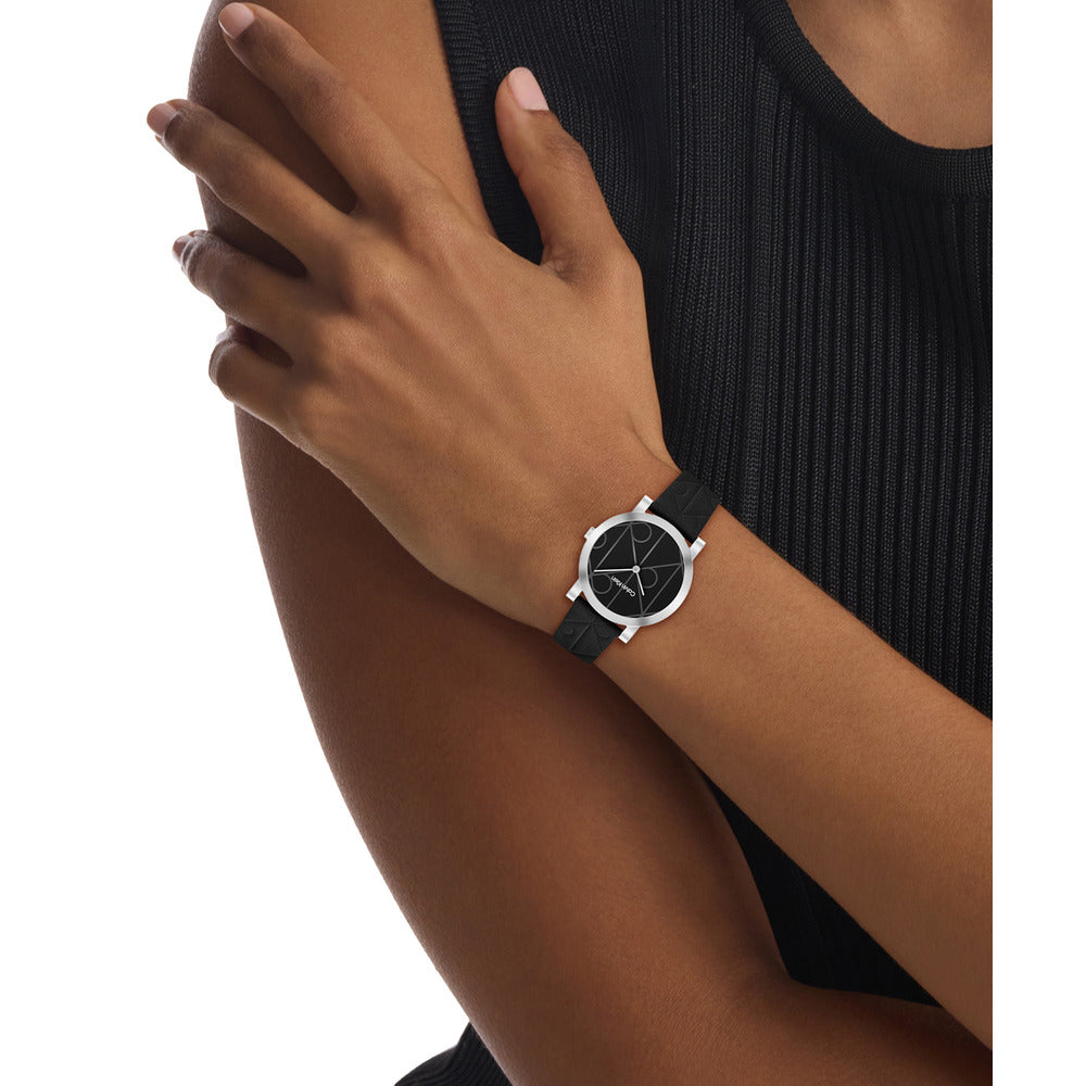 ساعة مونو جرام للنساء