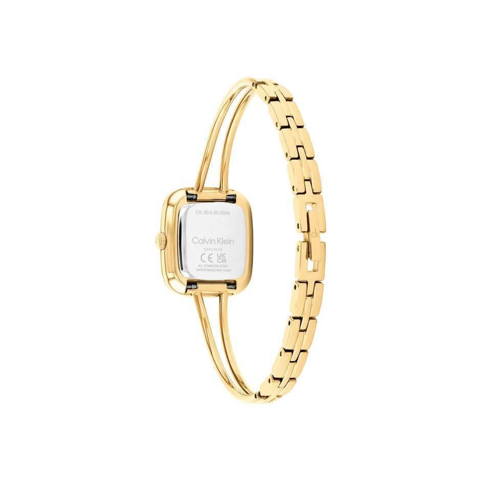 ساعة ذهبية تعشقها النساء