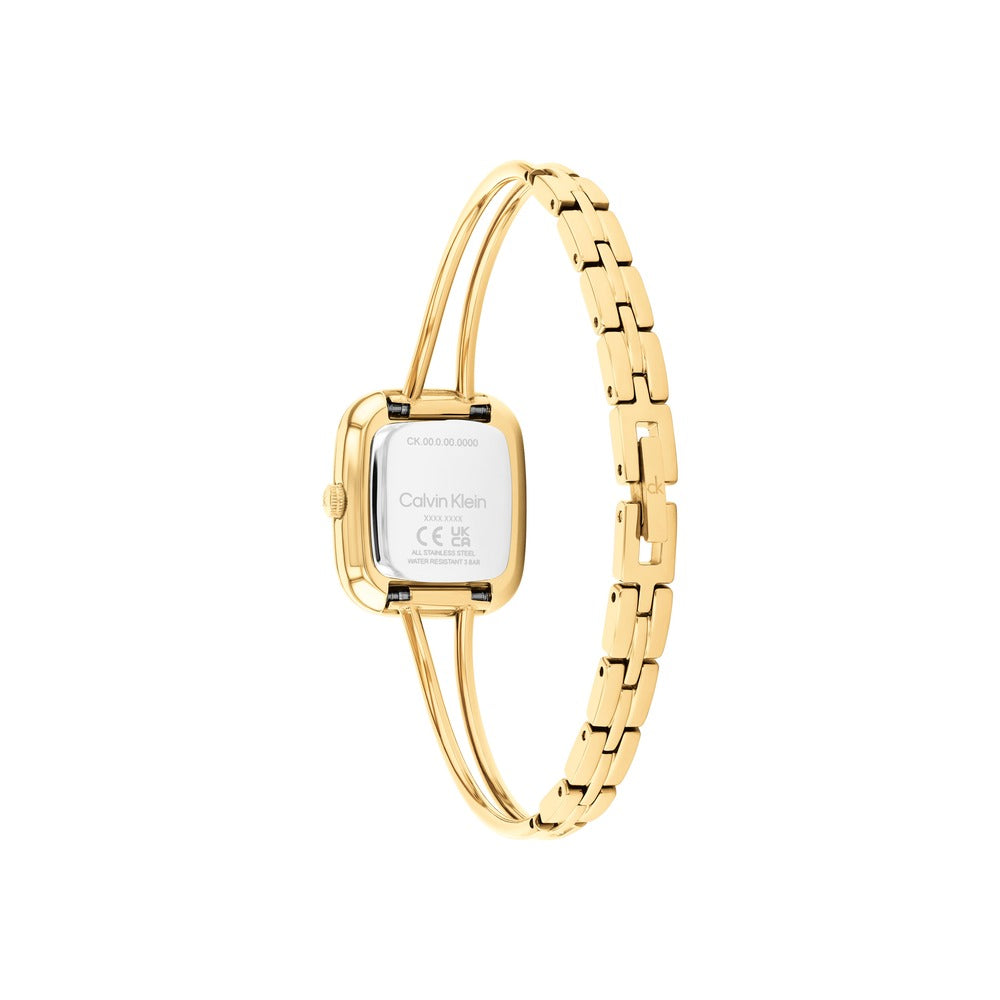 ساعة ذهبية تعشقها النساء