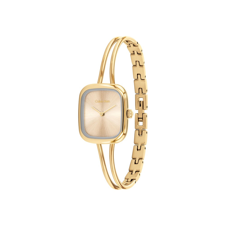 ساعة ذهبية تعشقها النساء