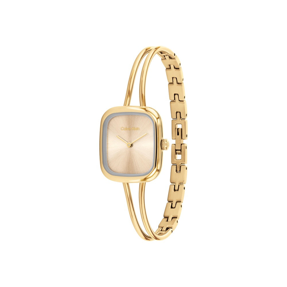 ساعة ذهبية تعشقها النساء