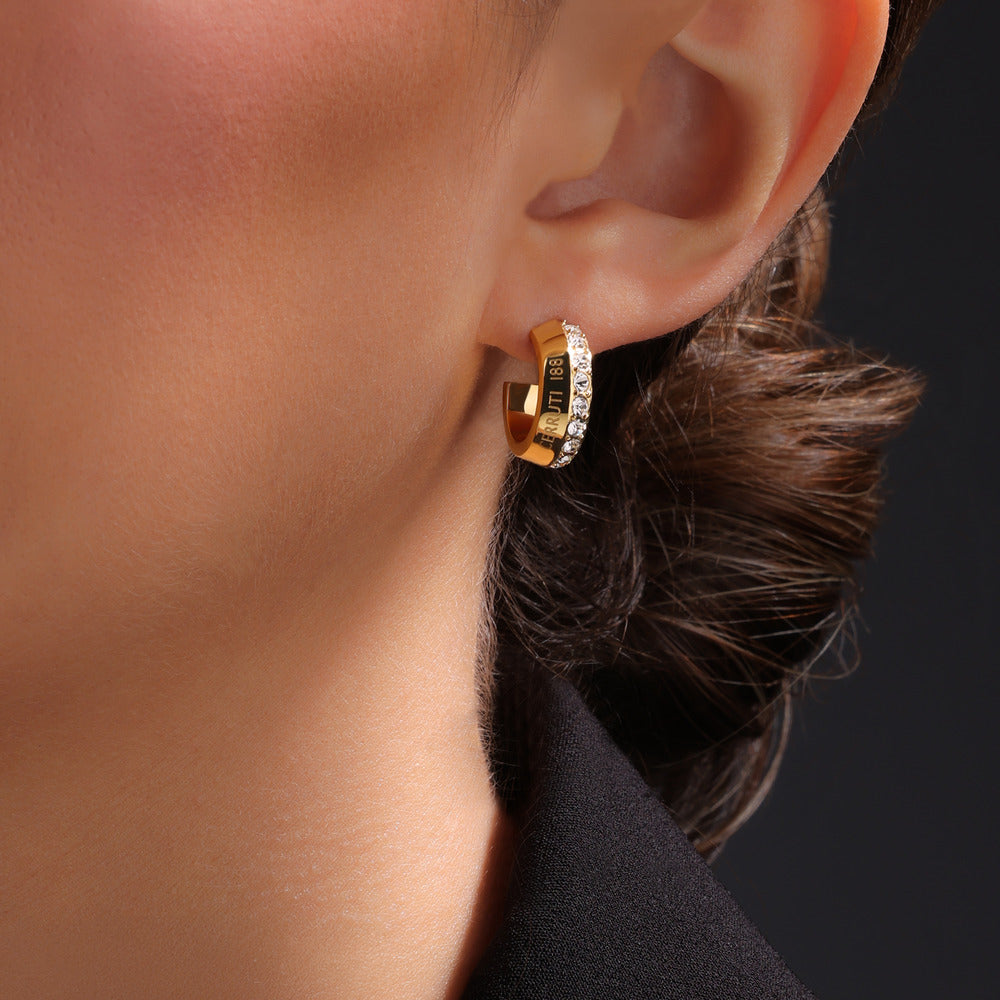 أقراط مطلية بالذهب للنساء