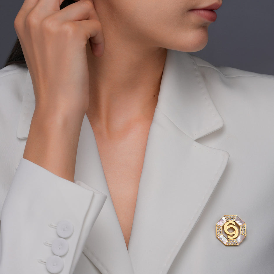 بروش للنساء