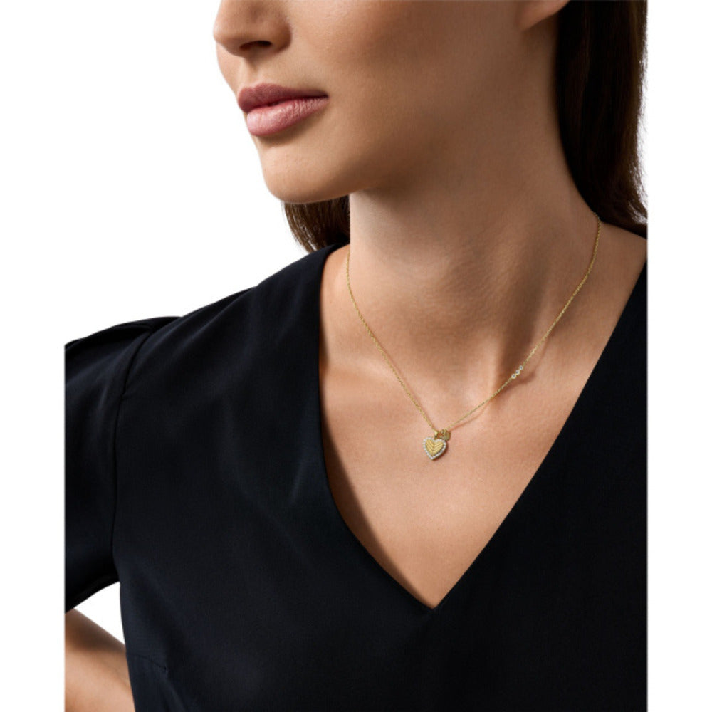 قلادة نسائية 