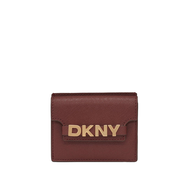 حاملة بطاقات للنساء