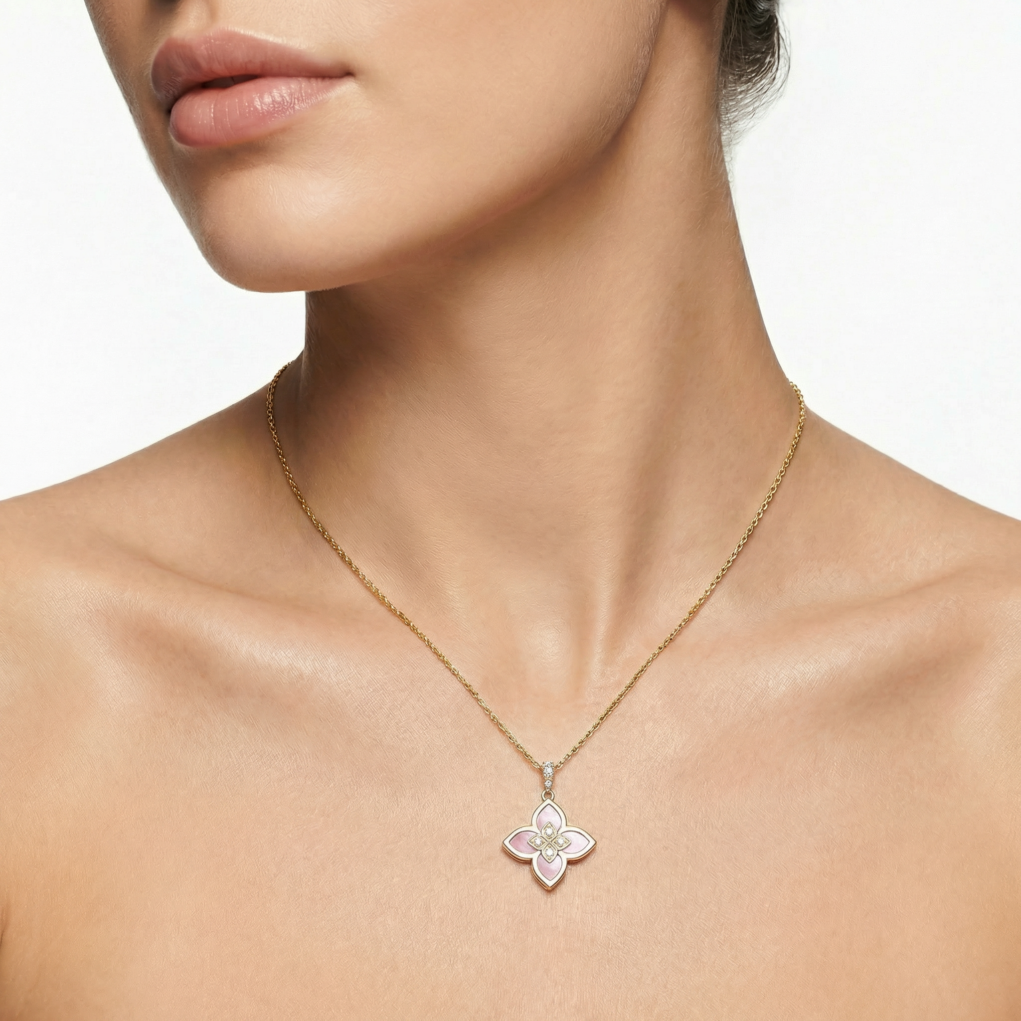 Women Nua Necklace