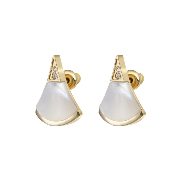 أقراط ذهبية للنساء