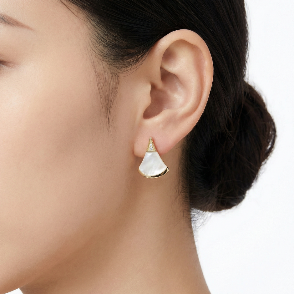 أقراط ذهبية للنساء