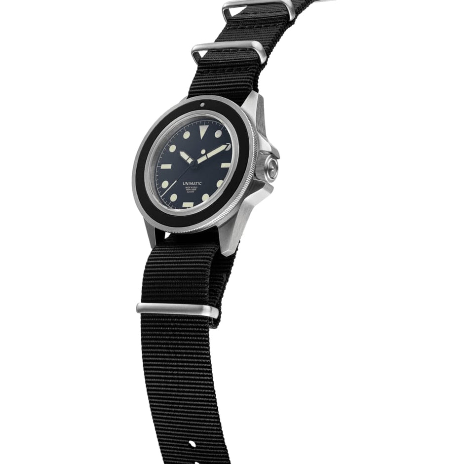 ساعة سوداء للرجال