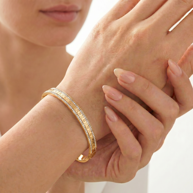 Women Isidora Golden Bangle